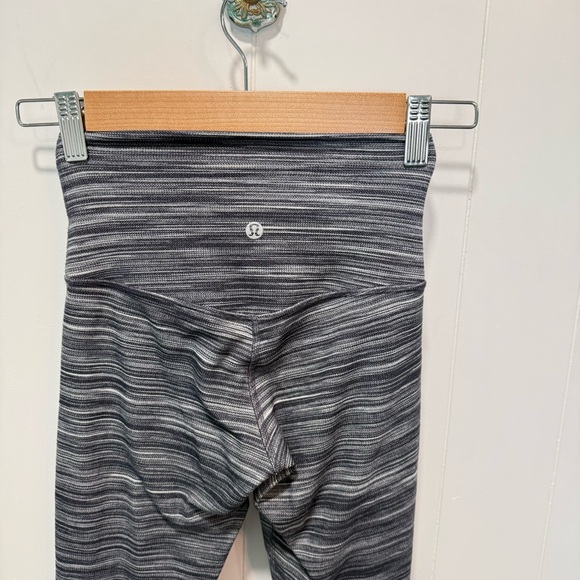 Lululemon Heathered Gray Striped Fleece Lined Leggings Size 2 - Picture 3 of 5